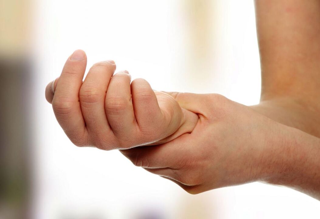 ból dłoni i stawów palców