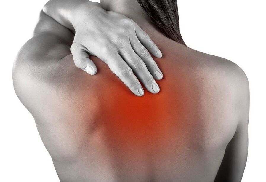 ból między łopatkami z osteochondrozą klatki piersiowej